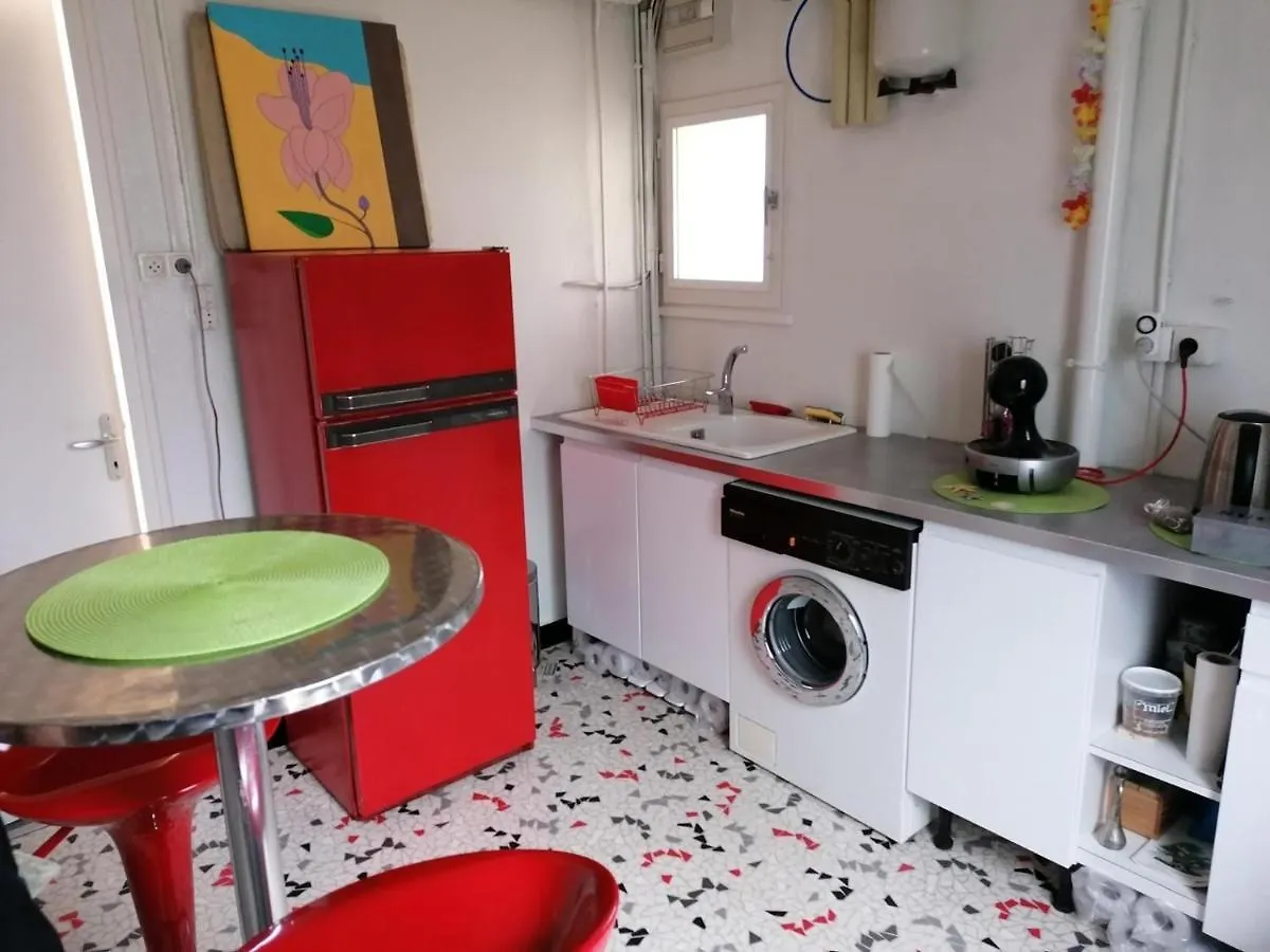 Chambre Avec Spa Et Sauna Privatises Bourg-en-Bresse 0*,  Frankrike